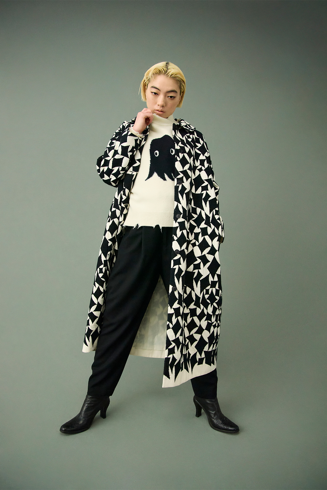 2026-2027 → Autumn / Winter Collection A glowing light A deep